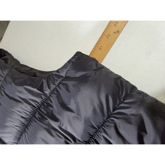 Women's Old Navy Black Puffer Vest - Medium - Picture 4 of 7